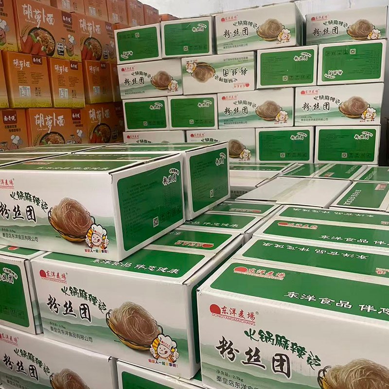 In che modo i noodles in confezione grande possono semplificare i pasti e aumentare la comodità?